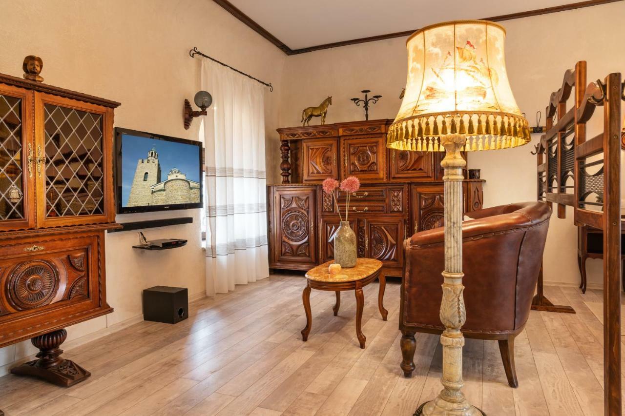 Historic Apartment In The Heart Of The City ヴェリコ・タルノヴォ エクステリア 写真