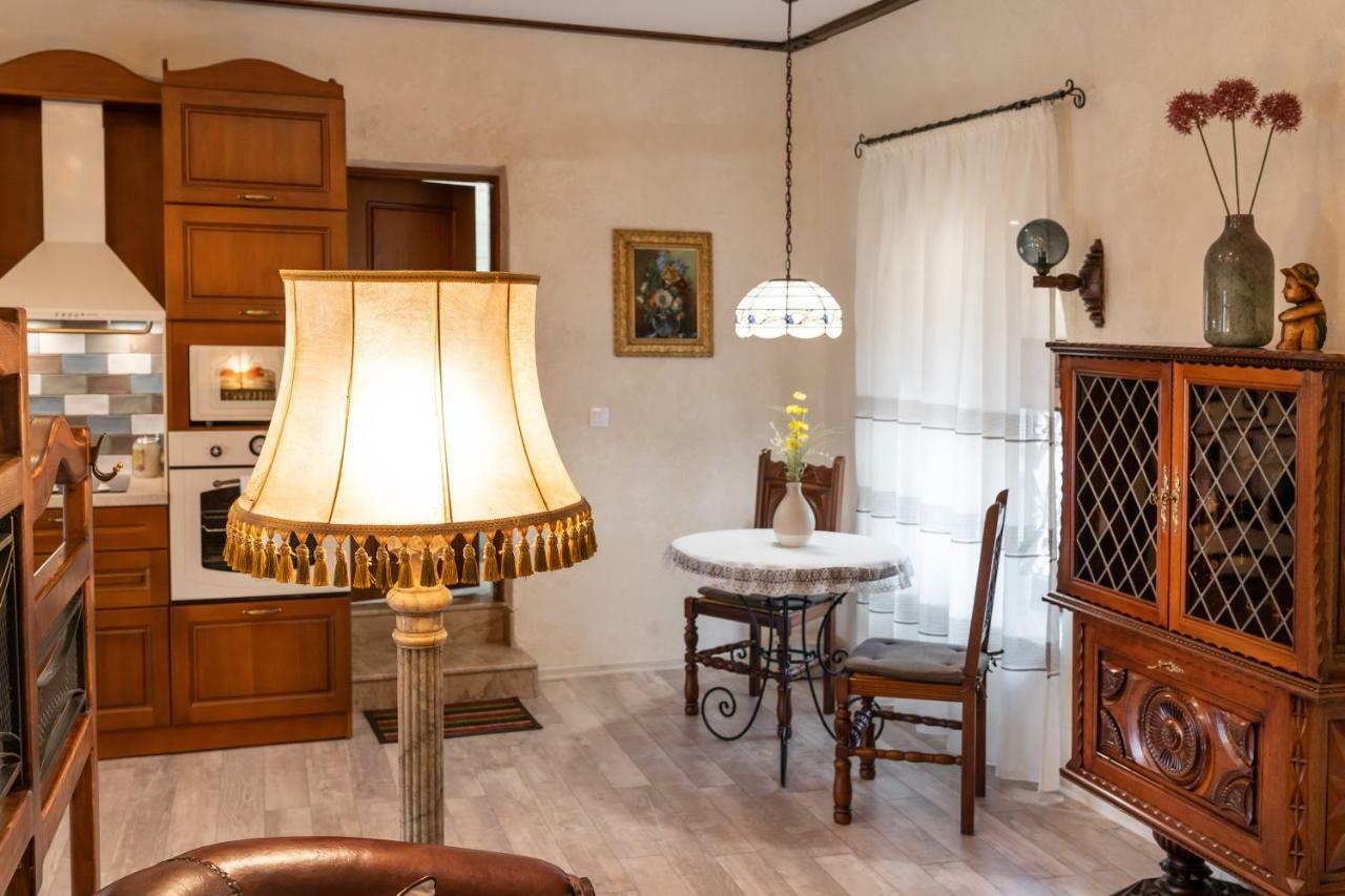 Historic Apartment In The Heart Of The City ヴェリコ・タルノヴォ エクステリア 写真