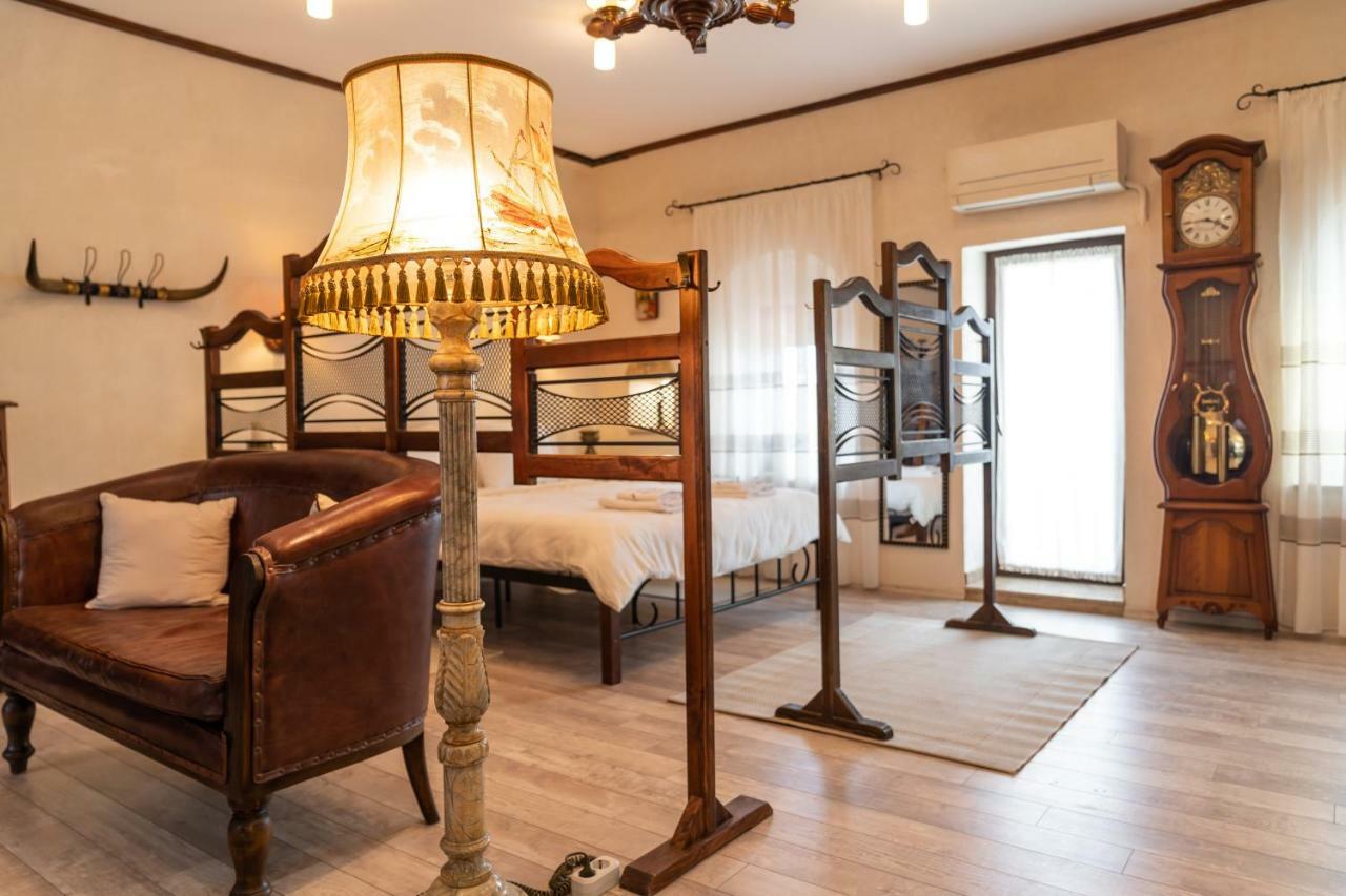 Historic Apartment In The Heart Of The City ヴェリコ・タルノヴォ エクステリア 写真